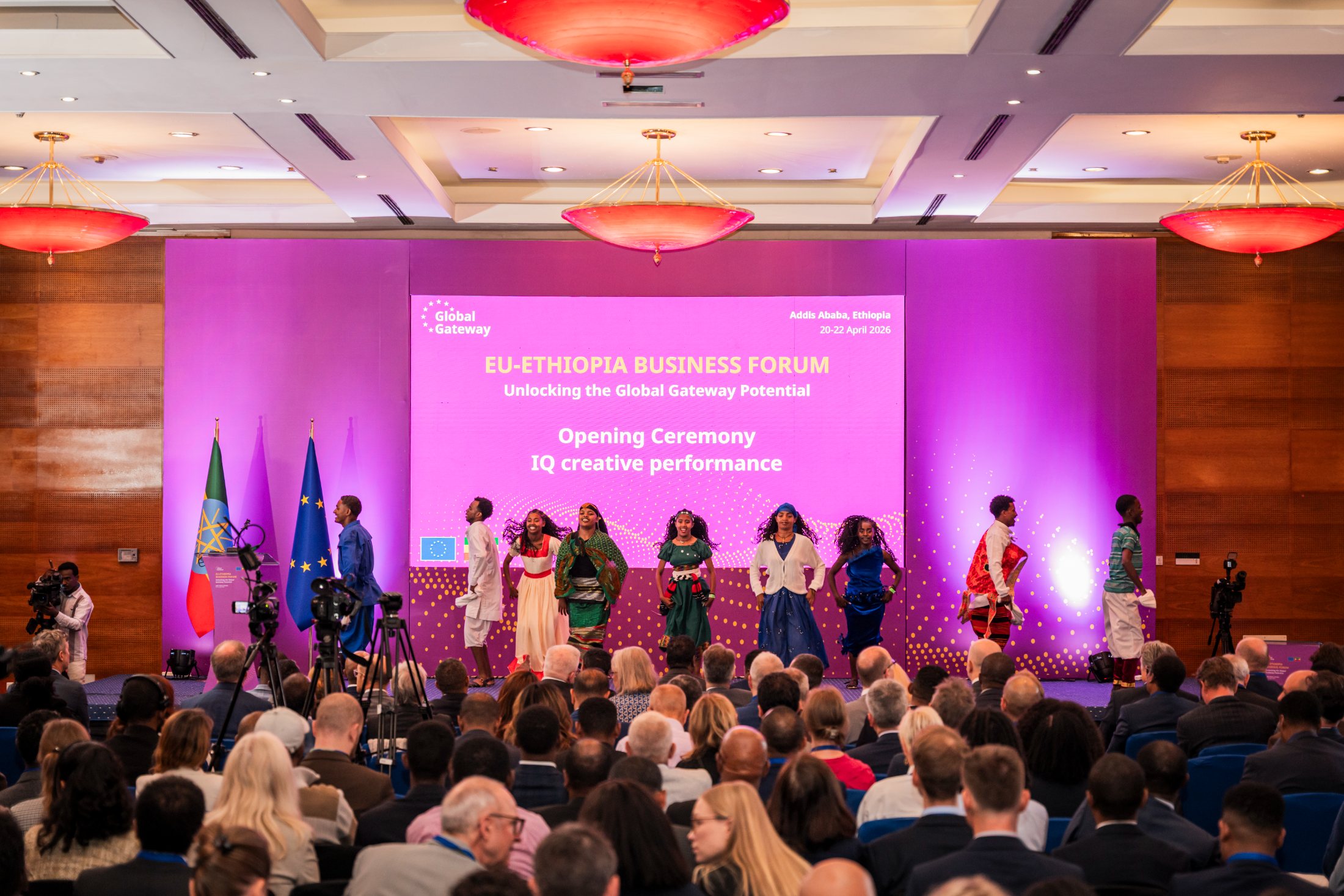 Cultural ensemble opening the EU / Ethiopia Business Forum before a full hall